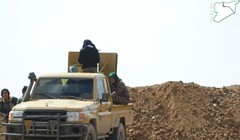Các tay súng SDF trên đường tiến về thành phố Raqqa