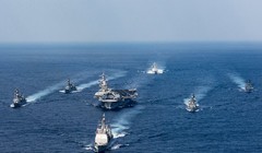Cụm tàu sân bay tấn công chủ lực USS Carl Vinson.
