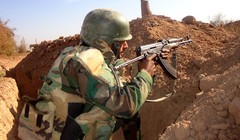 Binh sĩ Syria trong chiến hào ở Deir Ezzor