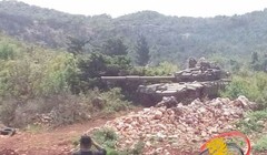 Xe tăng quân đội Syria pháo kích trên chiến trường Latakia