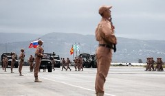 Diễu hành quân sự trên sân bay quân sự Hmeymim