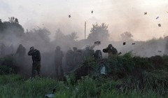 Binh sĩ Ukraine pháo kích vào vùng Donbass