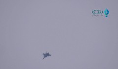 Một máy bay chiến đấu của Nga, khả năng là Su-34 trên bầu trời Raqqa