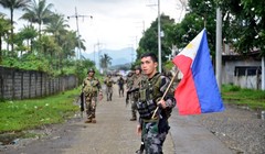 Một nhóm binh sĩ Philippines trong thành phố Marawi