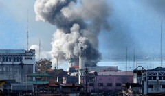Không kích dữ dội vào khu vực do IS Đông Nam Á chiếm đóng ở thành phố Marawi