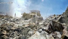 Xe tăng quân đội Syria tiến công trên chiến trường ngoại ô Đông Damascus