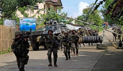 Binh sĩ quân đội Philippines chiến đấu trong thành phố Marawi