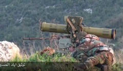 Binh sĩ quân đội Syria sử dụng tên lửa chống tăng tập kích phiến quân