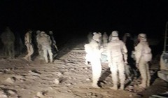 Binh sĩ lực lượng quân đoàn tình nguyện số 5 trên chiến trường gần thị trấn Al-Sukhnah