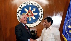 Tổng thống Philippine Rodrigo Duterte gặp gỡ Ngoại trưởng Mỹ Rex Tillerson trong một cuộc họp tại dinh tổng thống ở Manila, Philippines ngày 07.08.2017, Ảnh Reuters