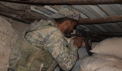 Binh si quân đội Syria chiến đấu trong đường hầm thị trấn Ayn Tarma