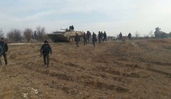 Binh sĩ quân đội Syria tấn công trên vùng sa mạc tỉnh Damascus - ảnh Mardar