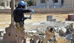 Trinh sát phòng hóa Nga làm việc trên chiến trường, tìm kiếm các loại đạn hóa học và làm nhiệm vụ tiêu tẩy - ảnh Sputnik