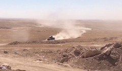 Xe cơ giới Iraq tấn công trên chiến trường thị trấn Tal - Afar - ảnh video Masdar News