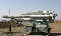 Giàn phóng tên lửa S-200 của lực lượng phòng không Syria - ảnh minh họa Masdar News