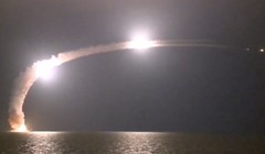 Tàu ngầm Nga phóng tên lửa hành trình tiêu diệt IS ở Syria - ảnh Bộ quốc phòng Nga