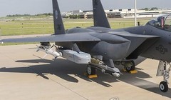 Máy bay chiến đấu F-15K Hàn Quốc trang bị tên lửa Taurus tấn công mặt đất - ảnh Yonhap