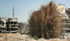 Cận cảnh vụ đánh bom đường hầm ở ngoại ô Damascus - ảnh Masdar News