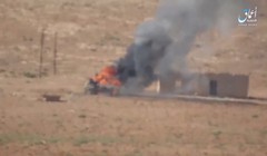 Xe tăng Syria bị các tay súng khủng bố bắn cháy trên chiến trường Hama - Homs - ảnh video trang Amaq