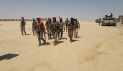 Binh sĩ lữ đoàn 104 Vệ binh Cộng hòa chuẩn bị tiến công giải phóng hoàn toàn thành phố Deir Ezzor - ảnh Masdar News