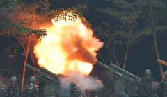 Pháo binh lực lượng vũ trang Philippines tấn công nhóm khủng bố IS - ảnh truyền thông Philippines