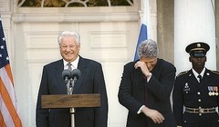 Boris Yeltsin  và Bill Clinton trong một cuộc họp báo ở Washington - ảnh ITAR-TASS