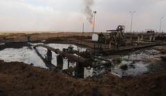 Một phần nhỏ khu mỏ dầu Omar bị IS chiếm đóng - ảnh minh họa Masdar News