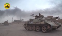Xe tăng quân đội Iraq tiến công trên chiến trường biên giới Syria - ảnh video truyền thông PMU
