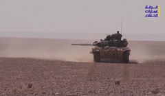 Xe tăng lực lượng Hezbolah tấn công IS trên vùng sa mạc tây nam Deir Ezzor - ảnh video truyền thông Hezbollah