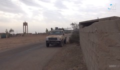 Các phần tử khủng bố IS tiếp tục phản công trên chiến trường thành phố Abu Kamal - ảnh video Amaq