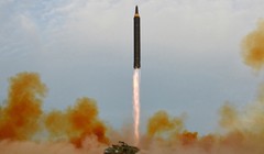 Bắc Triều Tiên phóng tên lửa đạn đạo - ảnh minh họa của NY Times