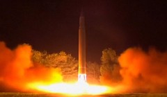 Cận cảnh một vụ phóng tên lửa đạn đạo ICBM Bắc Triều Tiên - ảnh minh họa The Washington Post