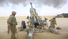 Một khẩu đội lựu pháo Howitzer 155mm M777A2 đang hoạt động trên chiến trường Iraq - ảnh Masdar News