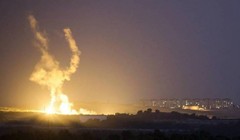 Không quân Israel không kích trên dải Gaza và Bờ Tây thuộc khu vực người Palestine - ảnh Muraselon