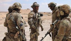 Binh sĩ Nga trong trang phục Ratnik trên chiến trường Syria, vùng Palmyra - ảnh Topwar