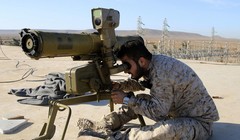 Một tay súng khủng bố IS sử dụng tên lửa chống tăng 9M113 trên chiến trường Syria - ảnh CAR