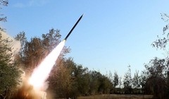 Tên lửa Grad được phóng lên từ phía dải Gaza - ảnh minh họa Masdar News