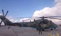 Máy bay trực thăng chiến đấu Nga trên sân bay quân sự Syria - ảnh Muraselon