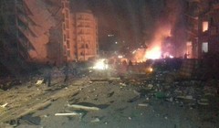 Một góc hiện trường vụ đánh bom xe kinh hoàng ở thành phố Idlib - ảnh minh họa video Masdar News