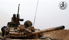 Xe tăng lữ đoàn 42 thuộc sư đoàn cơ giới số 4 trên chiến trường Đông Ghouta, ảnh Masdar News