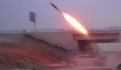 Pháo binh tên lửa quân đội Syria bắn phá chiến trường quận Harasta - Đông Ghouta - ảnh minh họa video