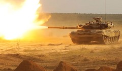 Xe tăng T-90S pháo kích trên thao trường - ảnh TVZvezda