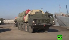 Tổ hợp tên lửa S-400 trên quân cảng Tartus ở Latakia, Syria