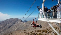 Trên con đường 2,8 km phát triển tốc độ trượt đến 150 km/ giờ- Anhr KhaleejTimes