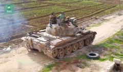 Xe tăng quân đội Syria cơ động trên chiến trường tỉnh Idlib. Anh minh họa Muraselon
