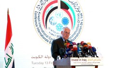 Ngoại trưởng Mỹ Mỹ Rex Tillerson, kêu gọi đầu tư vào tái thiết Iraq trong cuộc họp Bộ trưởng liên minh toàn cầu chống khủng bố ở thành phố Kuwait - ảnh Reuters