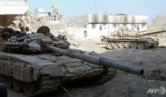 Xe tăng quân đội Syria tiến công trên chiến trường Đông Ghouta - ảnh Muraselon
