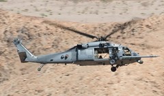 Trực thăng vận tải tấn công Sikorsky HH-60 Pave Hawk trên sa mạc Trung Đông. Ảnh minh họa USAF