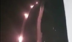 Hàng chục tên lửa được phóng lên trên vùng biên giới dải Gaza. Ảnh minh họa video