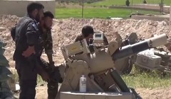 Quân đội Mỹ lắp đặt tên lửa chống tăng TOW trên vùng ngoại vi thành phố Manbij. ảnh minh họa video